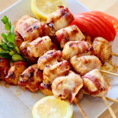 Bacon-wrapped chicken souvlaki