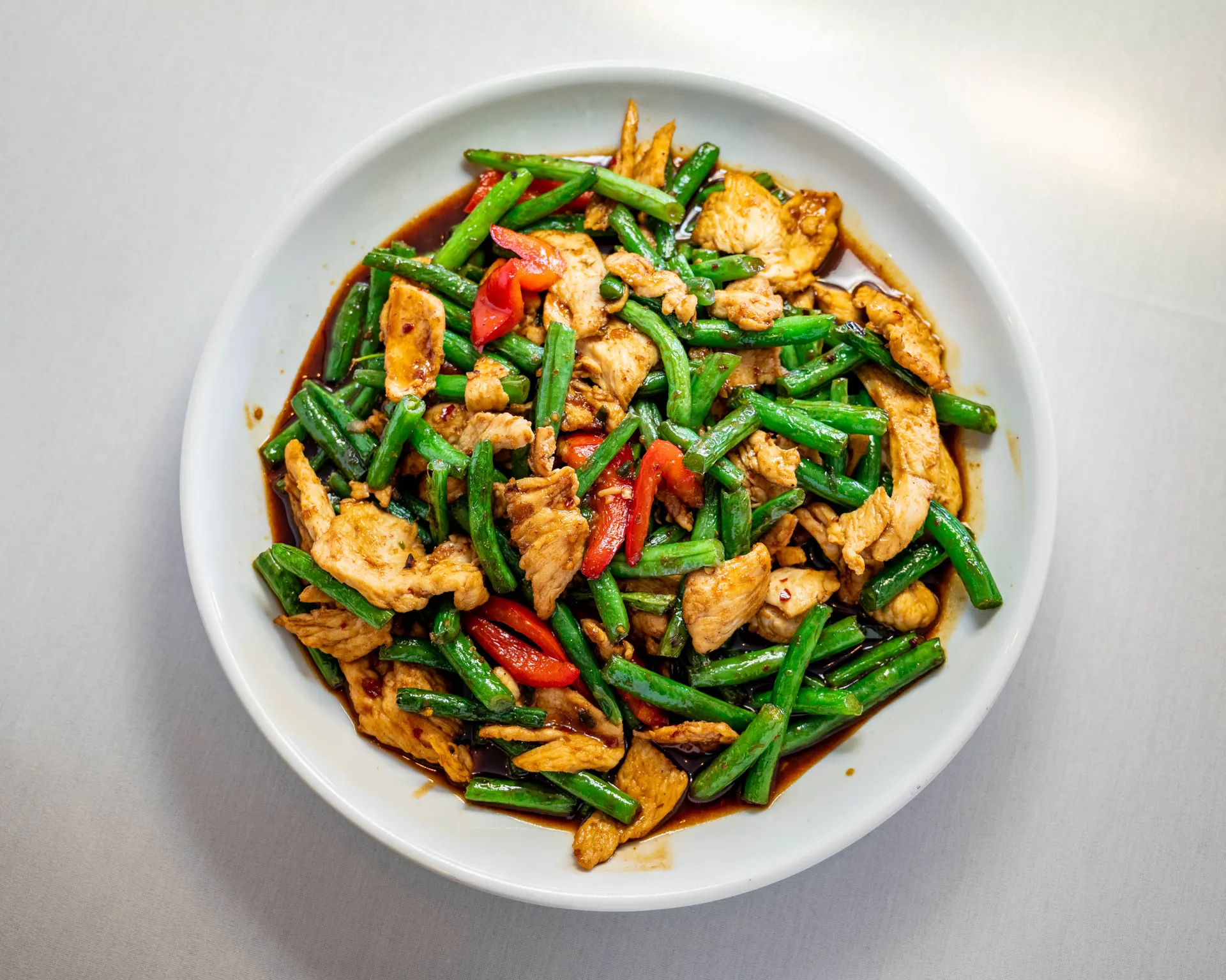 Chicken stir-fried with green beans and chili