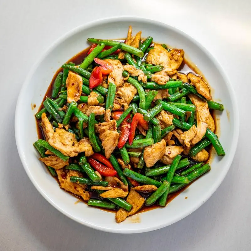 Chicken stir-fried with green beans and chili