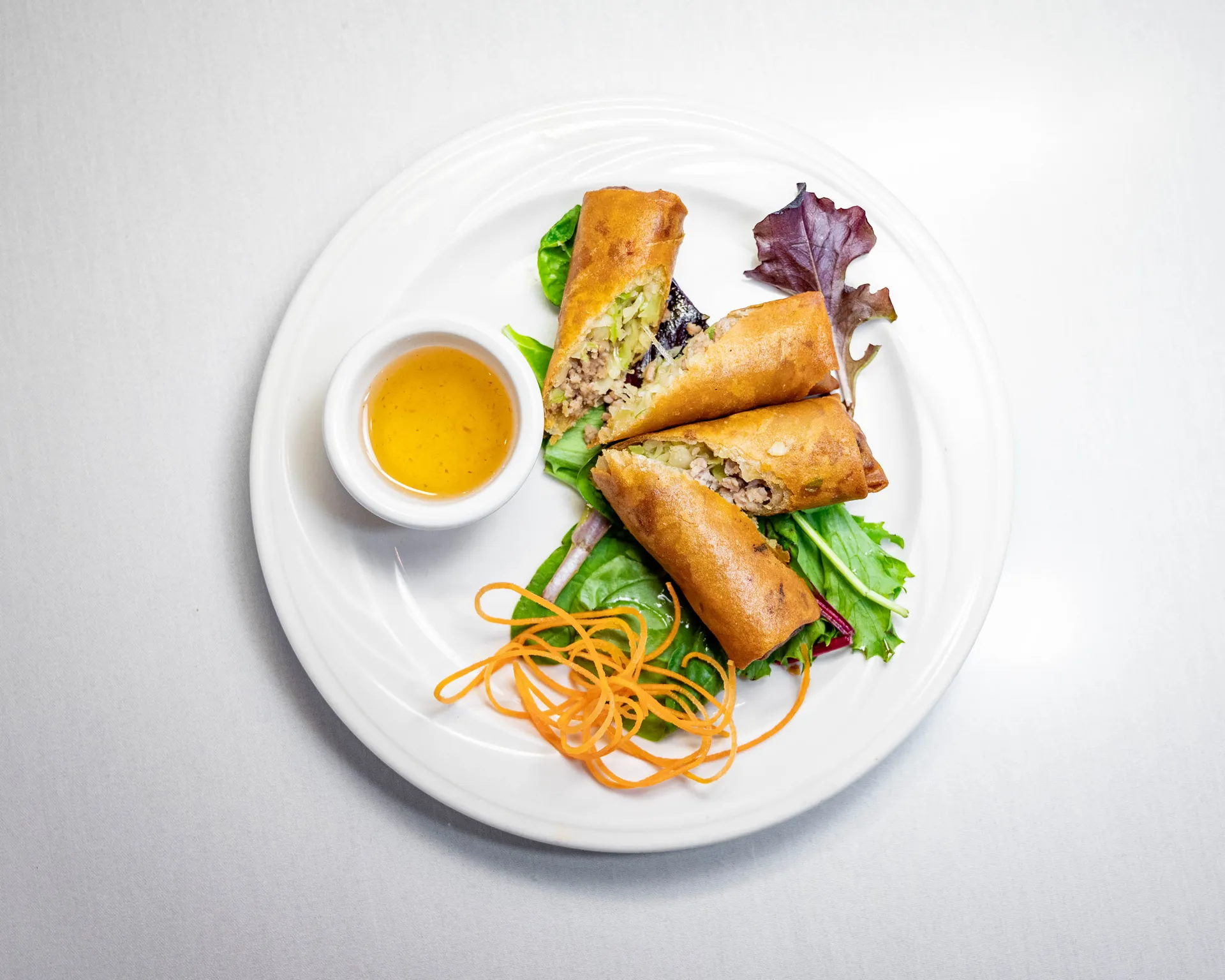 Crispy spring rolls with dipping sauce